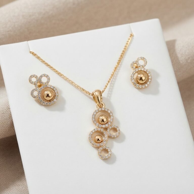 Parure Bijoux Femme Dorée avec Strass - vue principale et présentation du produit