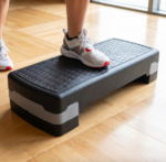 Step d'aérobic fitness professionnel avec surface antidérapante et pieds réglables