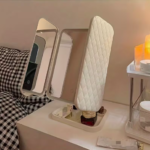 Miroir Cosmétique Pliable avec Support de Rangement- 3 Couleurs de Lumière et Luminosité Réglable - accessoires inclus et fonctionnalités